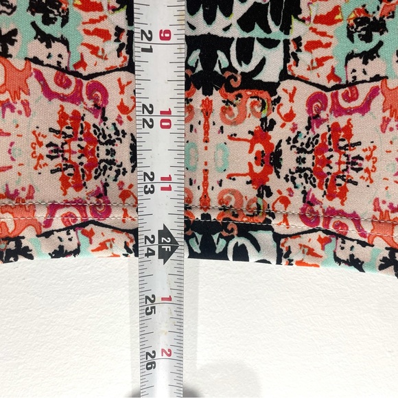 bebe brand new skirt,  very comfortable fabric and does not wrinkle. - Picture 3 of 8